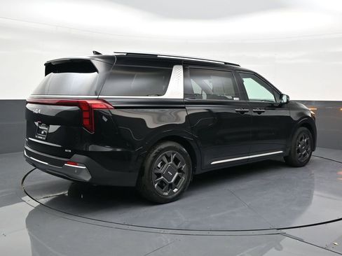 Used 2025 Kia Carnival SX image 5