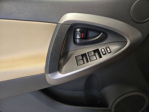 Used 2012 Toyota RAV4 Limited image 13