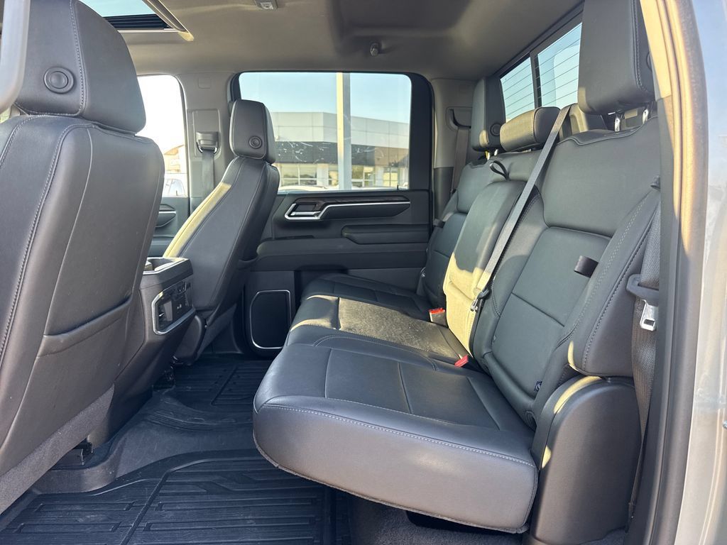 Used 2025 GMC Sierra 2500 SLT w/ SLT Premium Package AWD/4WD image 14