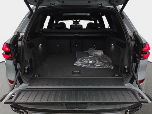 New 2026 BMW X5 xDrive40i w/ M Sport Package AWD/4WD image 12