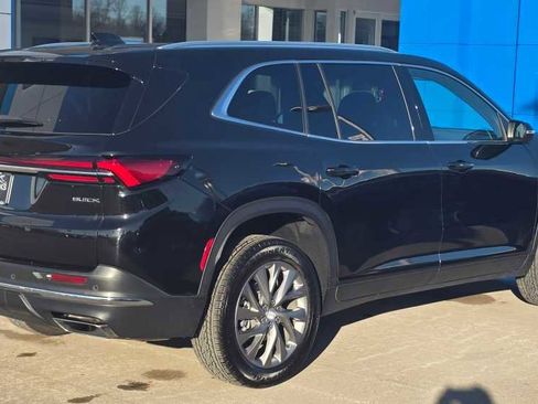 Used 2025 Buick Enclave Preferred image 8
