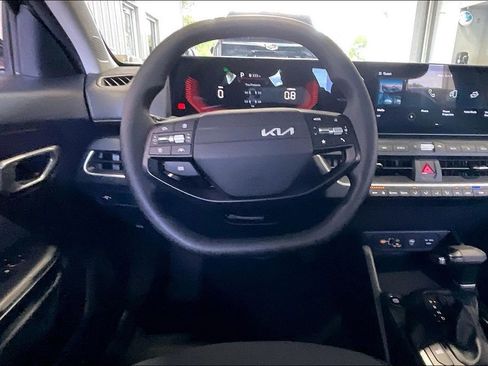 Used 2025 Kia K4 FWD image 5