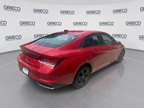 Used 2023 Hyundai Elantra SEL w/ Convenience Package FWD image 2