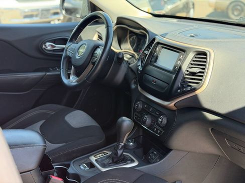 Used 2014 Jeep Cherokee Latitude AWD/4WD image 24