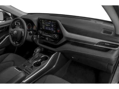 Used 2022 Toyota Highlander LE image 17