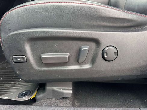 Used 2019 Toyota Highlander SE image 14