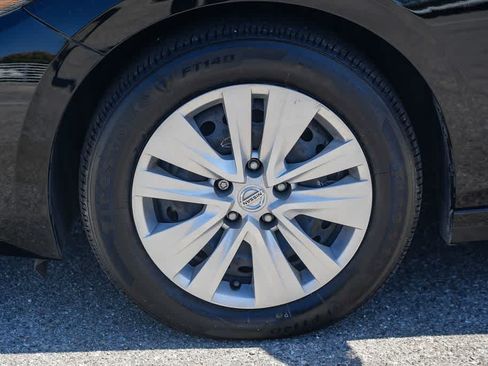 Used 2023 Nissan Sentra S FWD image 11