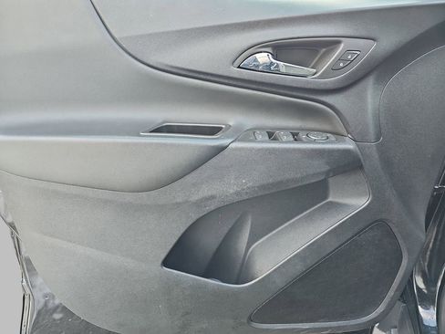 Used 2023 Chevrolet Equinox LT image 31