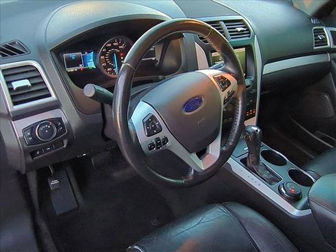 Used 2013 Ford Explorer XLT image 11