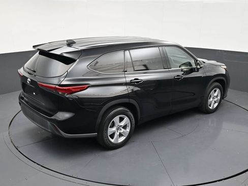 Used 2022 Toyota Highlander L FWD image 17