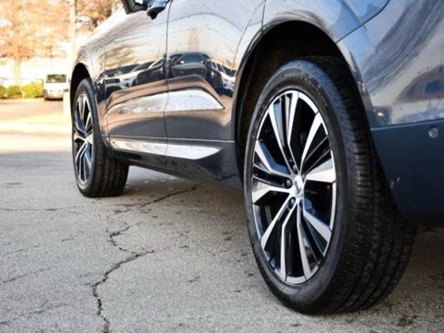 Certified 2025 Volvo XC60 B5 Plus image 9