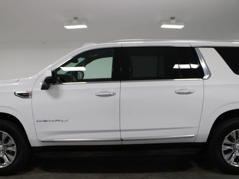 Used 2025 GMC Yukon XL Denali AWD/4WD image 6