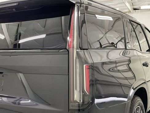 Certified 2024 Cadillac Escalade Sport Platinum image 16