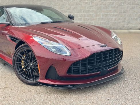 Used 2025 Aston Martin DB12 image 30