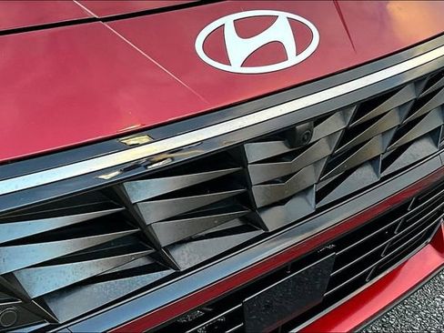 Used 2024 Hyundai Elantra Limited image 29