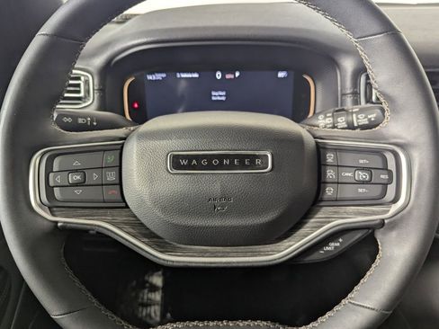 Used 2024 Jeep Wagoneer L Series II RWD image 19