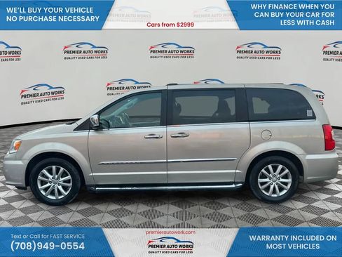 Used 2015 Chrysler Town & Country Limited Platinum FWD image 9