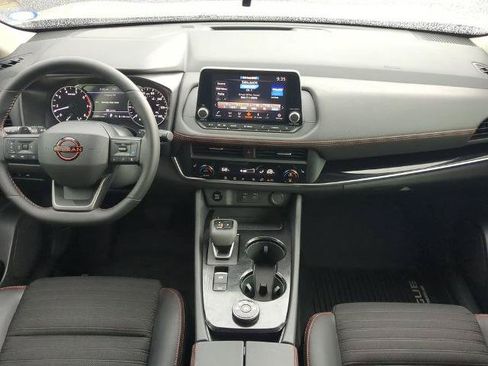 Certified 2025 Nissan Rogue SV AWD/4WD image 15