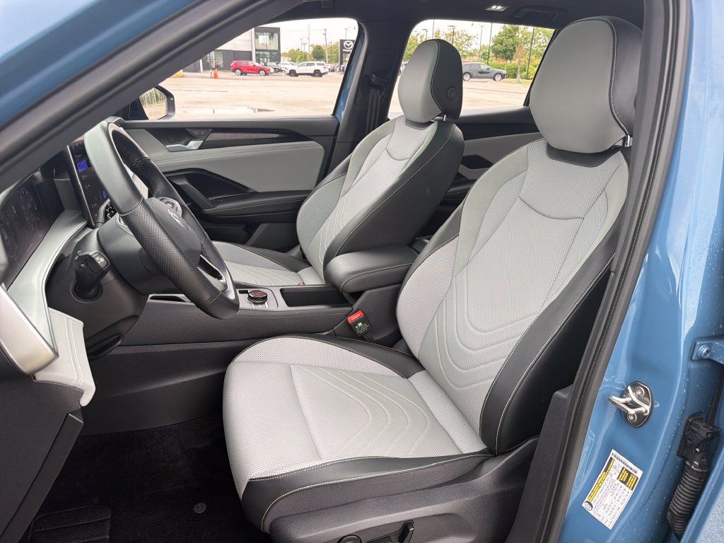 Certified 2026 Volkswagen Tiguan SE R-Line AWD/4WD image 7
