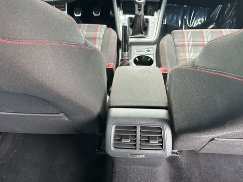 Used 2017 Volkswagen GTI SE FWD image 29
