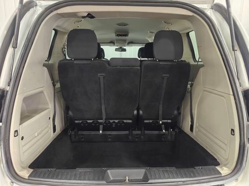 Used 2019 Dodge Grand Caravan SE FWD image 32