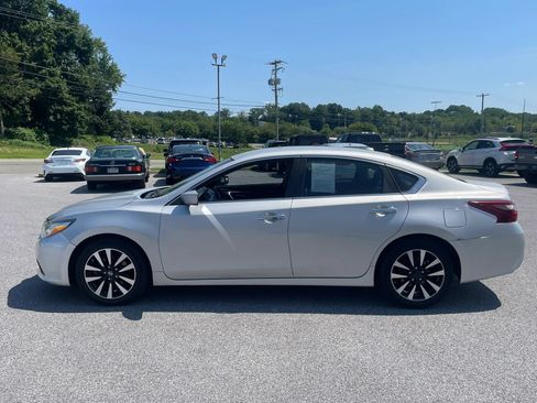 Used 2018 Nissan Altima 2.5 SV FWD image 6