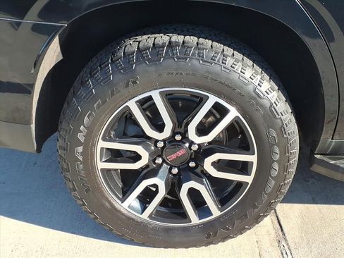 Used 2021 GMC Yukon AT4 image 13