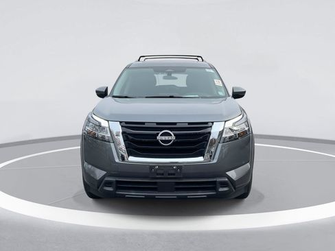 Used 2022 Nissan Pathfinder SV w/ SV Premium Package image 2