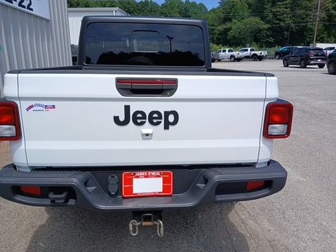 Used 2022 Jeep Gladiator Sport AWD/4WD image 4