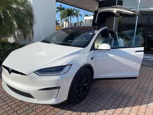 Used 2023 Tesla Model X image 2