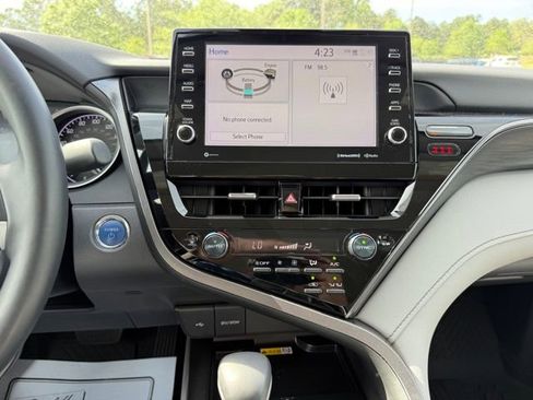 Used 2022 Toyota Camry XLE image 18