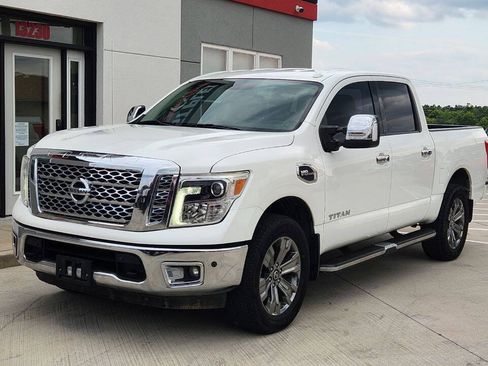 Used 2017 Nissan Titan SL w/ Chrome Package AWD/4WD image 27