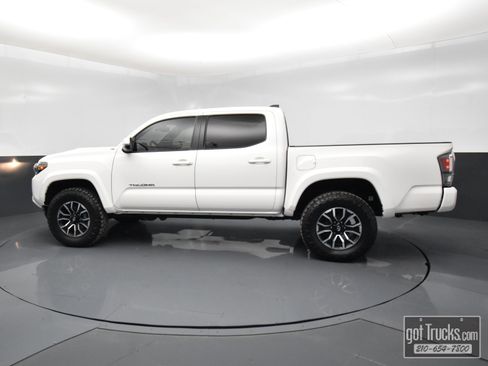 Used 2022 Toyota Tacoma TRD Sport image 3