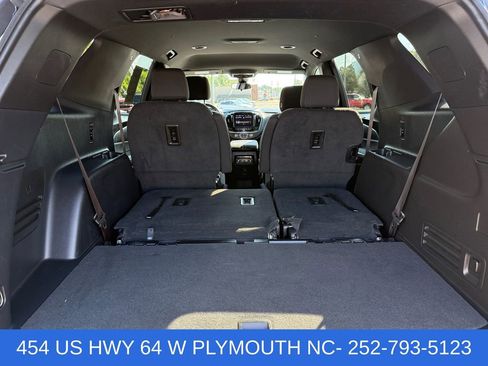 Used 2023 Chevrolet Traverse LT FWD image 17