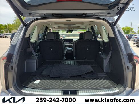 Certified 2025 Kia Telluride SX w/ SX Captain's Chair Package FWD image 11