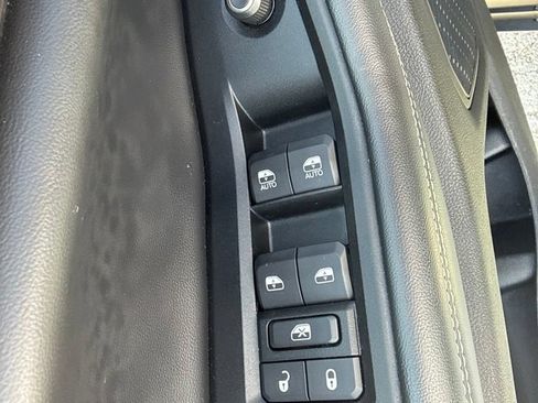 Used 2023 Jeep Grand Cherokee L Laredo AWD/4WD image 18