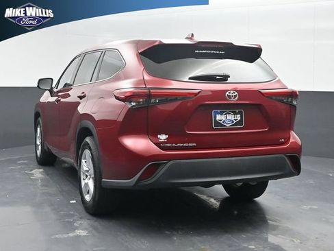 Used 2020 Toyota Highlander LE FWD image 5