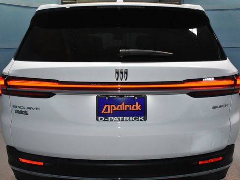 Used 2025 Buick Enclave Preferred image 27