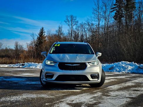 Certified 2022 Chrysler Pacifica Touring-L image 8
