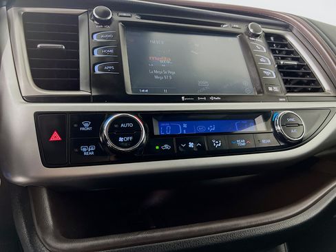 Used 2018 Toyota Highlander XLE w/ Protection Package #3 AWD/4WD image 17