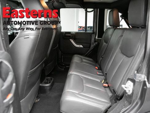 Used 2017 Jeep Wrangler Unlimited Sahara w/ Dual Top Group AWD/4WD image 21