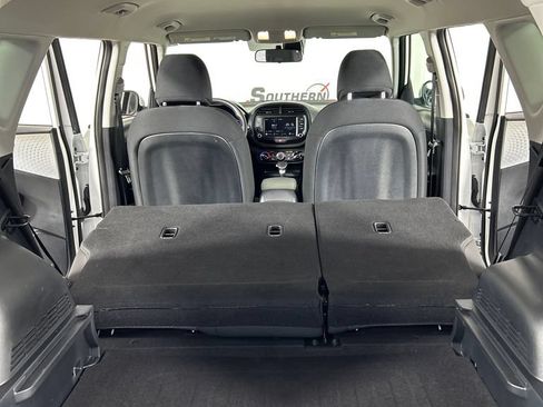 Used 2025 Kia Soul LX w/ LX Technology Package FWD image 20
