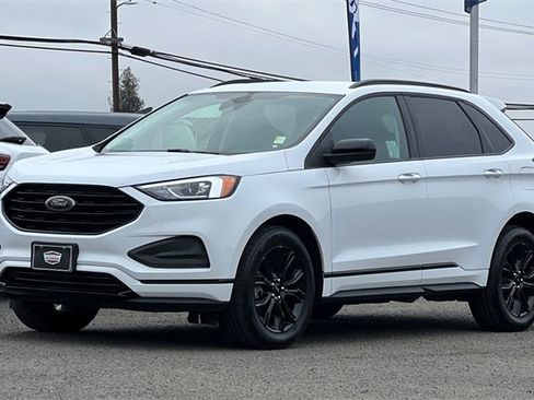 Used 2024 Ford Edge SE w/ Black Appearance Package image 11