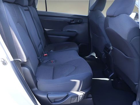 Certified 2020 Toyota Highlander LE FWD image 17