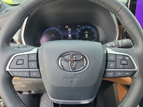 New 2026 Toyota Highlander Platinum AWD/4WD image 14