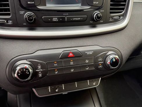 Used 2016 Kia Sorento LX w/ LX Convenience Package image 11