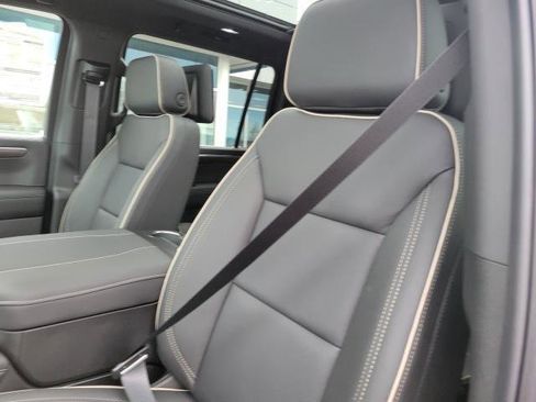 New 2026 Chevrolet Suburban Premier image 22