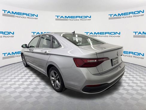 Used 2024 Volkswagen Jetta SE FWD image 3