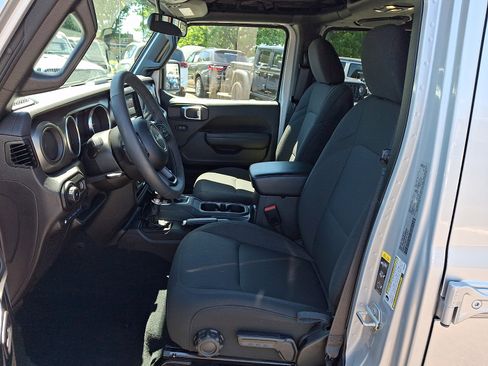 Used 2023 Jeep Wrangler Unlimited w/ Cold Weather Group AWD/4WD image 13