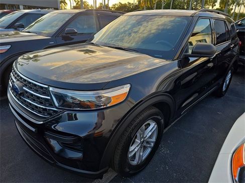 Used 2022 Ford Explorer XLT image 30